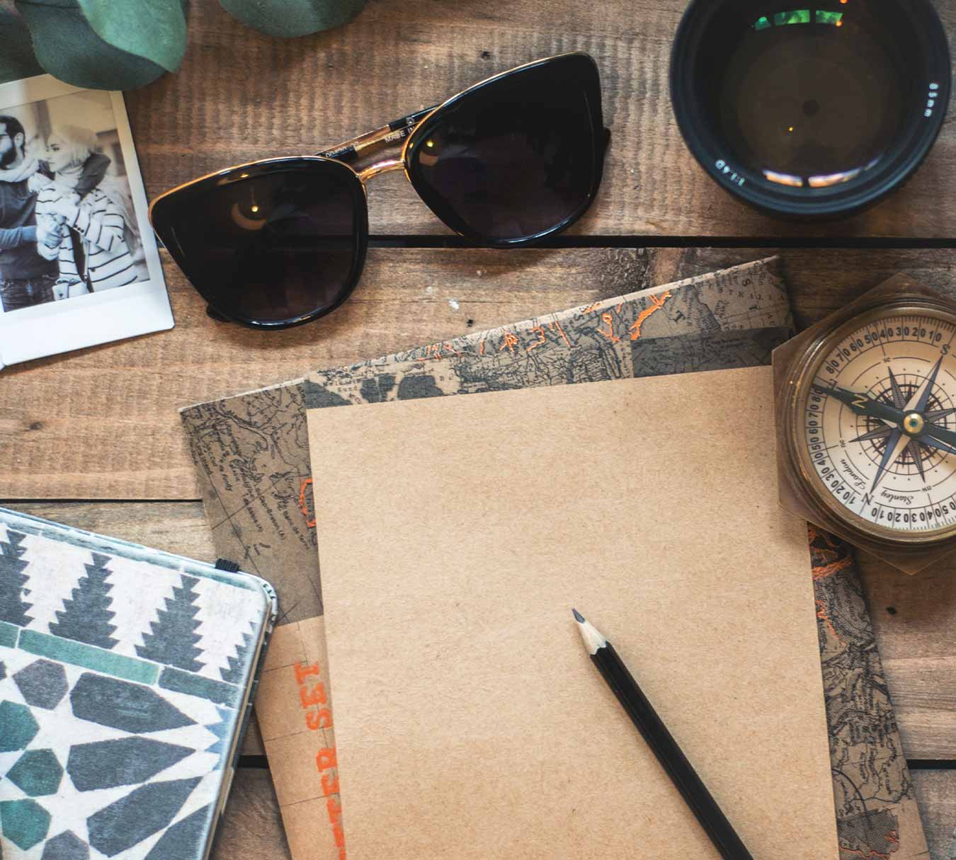 โคริ ไอศกรีมเบา นุ่ม เพิ่มรสชาดให้เข้มข้นด้วยการราดแยมครับ ผมก็ตักราดแล้วทาน รสจะได้เข้มข้นขึ้น